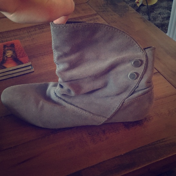 Steve Madden Shoes - Steve Madden Gray booties